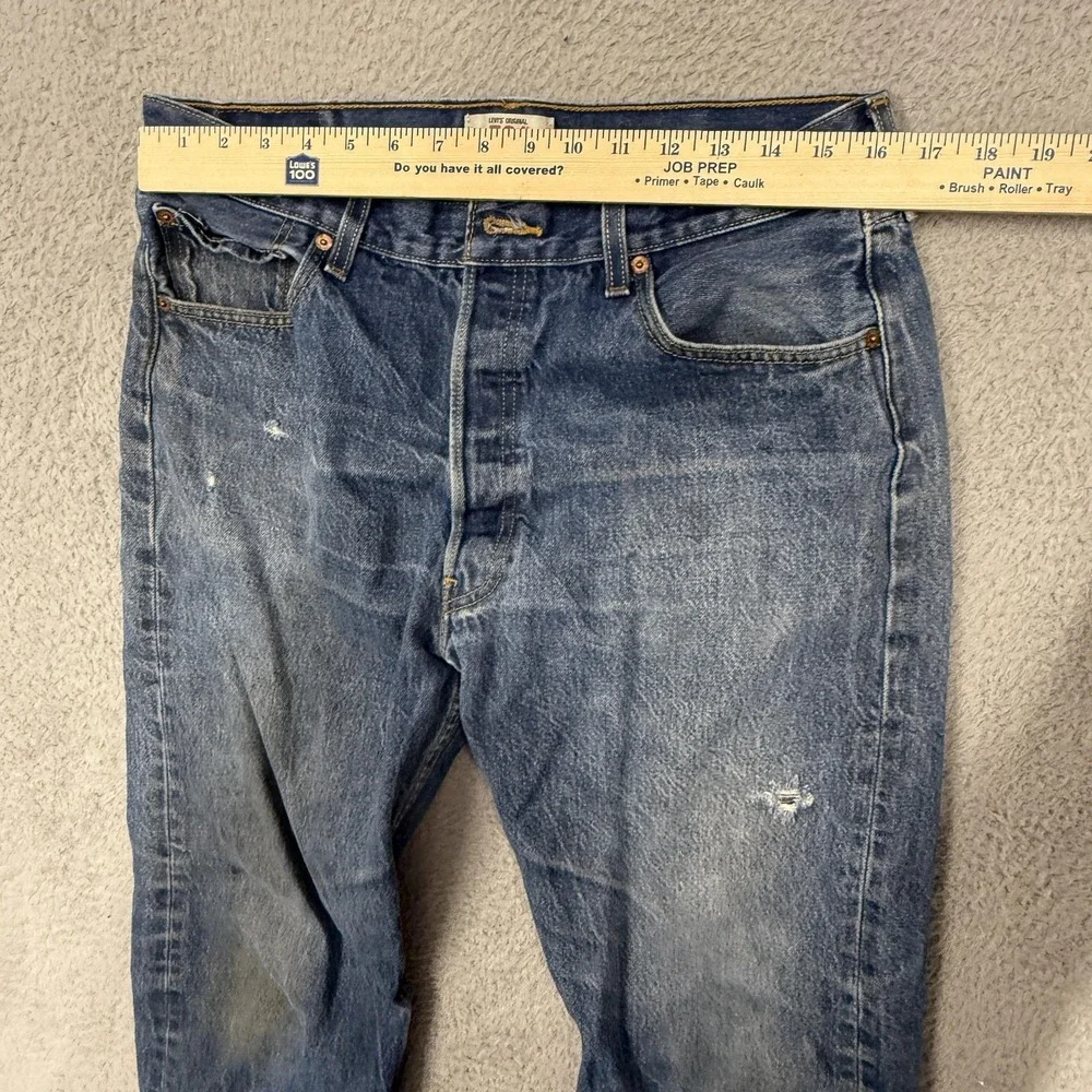 Levis 501 Jeans Mens 35x30 Blue Medium Wash Straight Leg Button Fly‎ Distressed